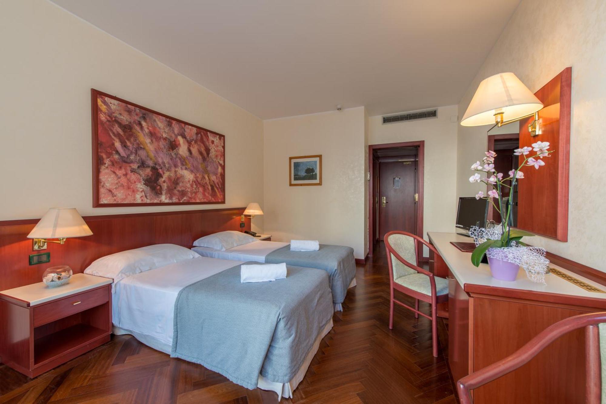 Splendid Hotel La Torre Мондело Екстериор снимка