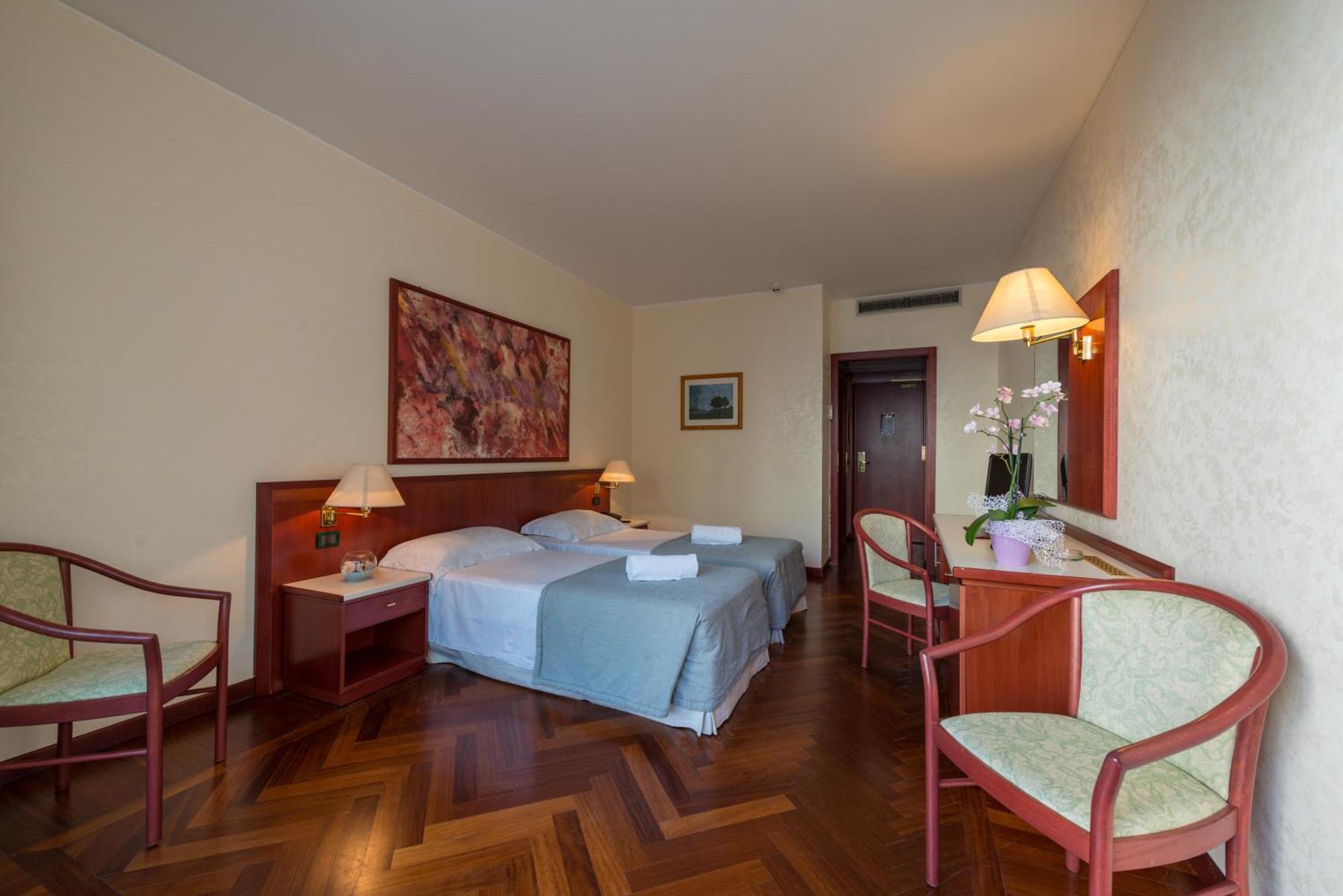 Splendid Hotel La Torre Мондело Екстериор снимка