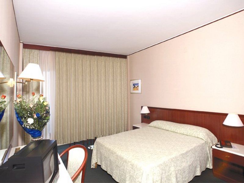 Splendid Hotel La Torre Мондело Екстериор снимка