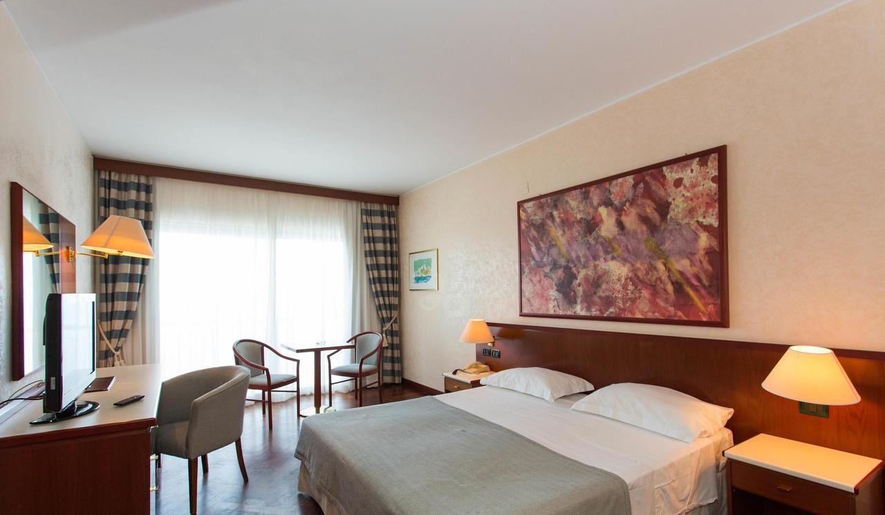 Splendid Hotel La Torre Мондело Екстериор снимка