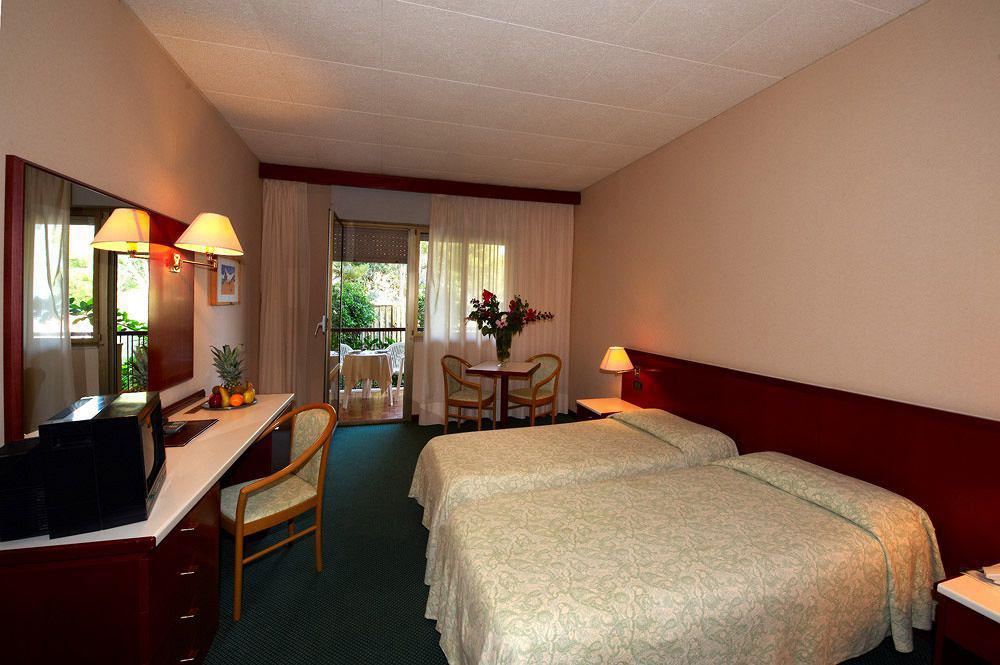 Splendid Hotel La Torre Мондело Екстериор снимка